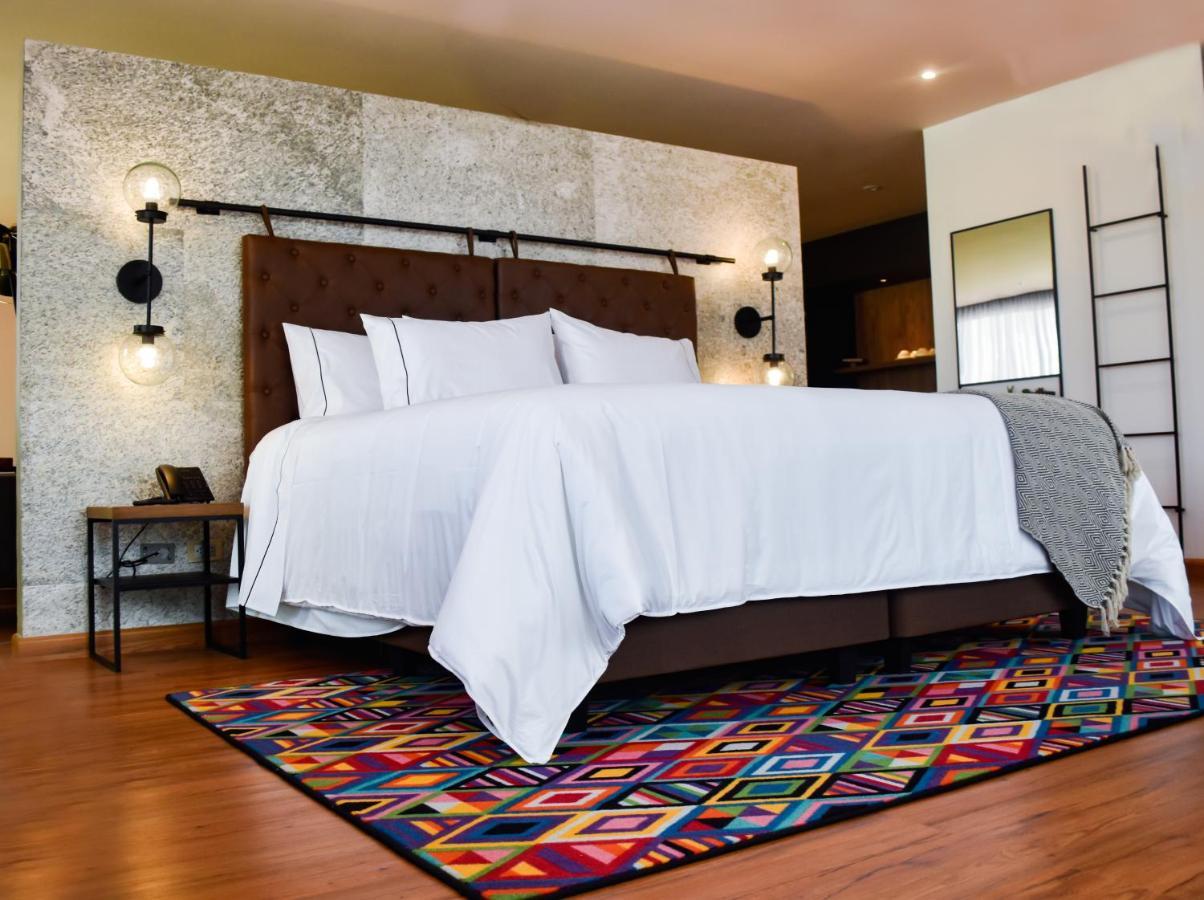 Hotel V1501 Pasto Eksteriør billede A bedroom with a carpet